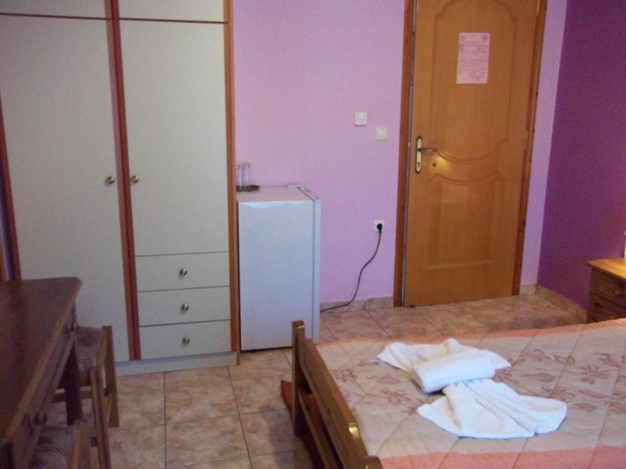 Epikoureios Apollon Hotell Andritsaina Rum bild