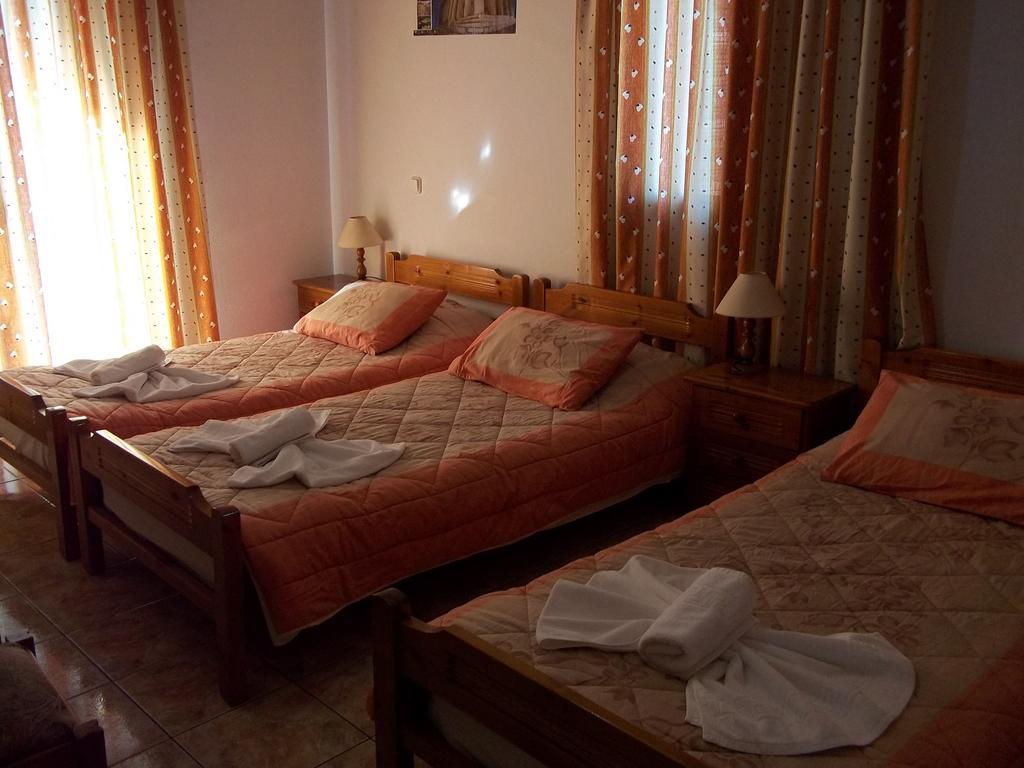 Epikoureios Apollon Hotell Andritsaina Rum bild
