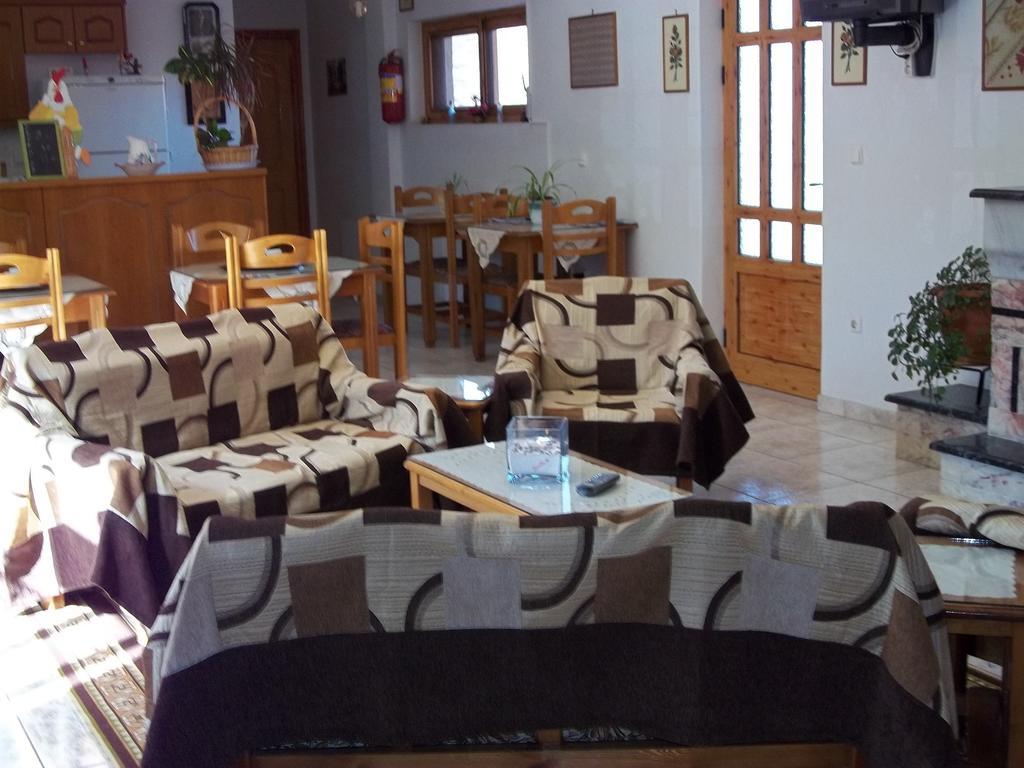 Epikoureios Apollon Hotell Andritsaina Exteriör bild
