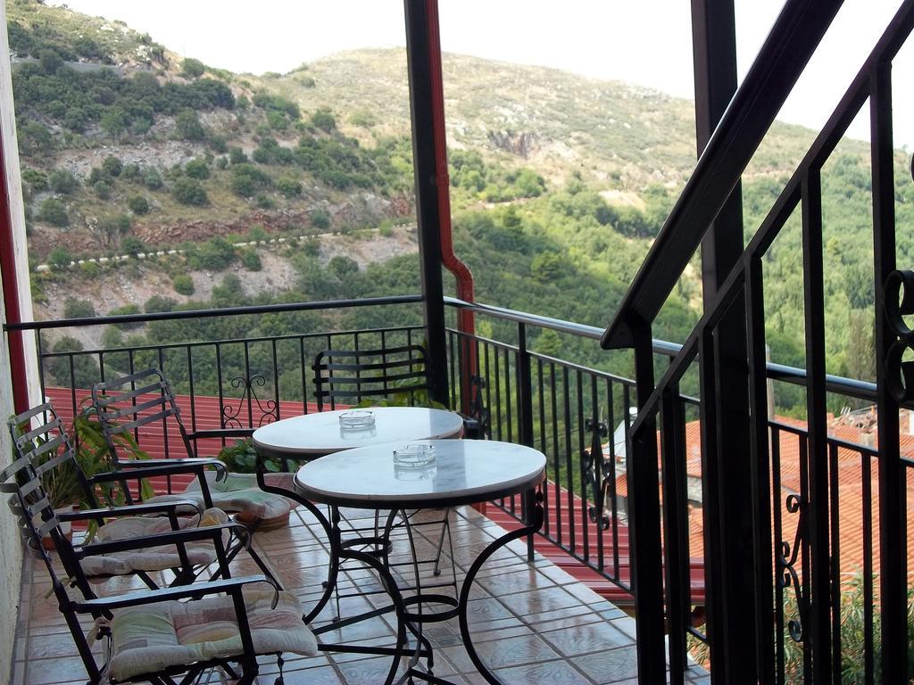 Epikoureios Apollon Hotell Andritsaina Exteriör bild