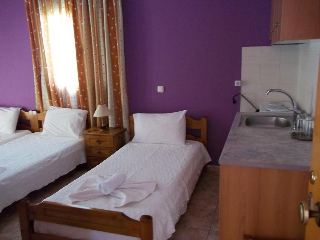 Epikoureios Apollon Hotell Andritsaina Exteriör bild