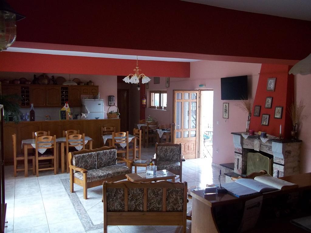 Epikoureios Apollon Hotell Andritsaina Exteriör bild